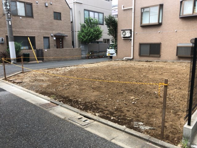 東京都品川区小山台のガレージアスファルト及び物置・ブロック塀撤去処分後の様子です。